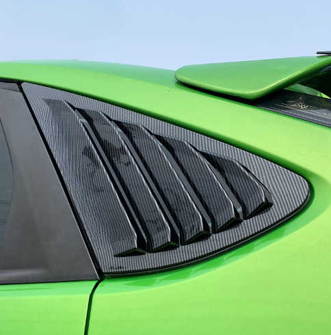 Aplique triangular - Janela traseira Focus MK2,5 (2005-2015)