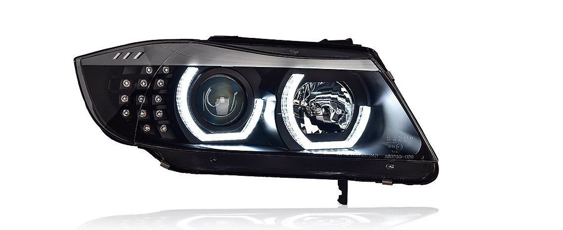 Par de conjunto de farol (COM LÂMPADA XENON) BMW Série 3 E90 (2005-2010).