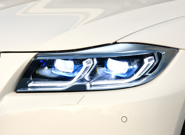 Par de Farol LED Modificado para BMW Série 3 E90 (2005-2012)