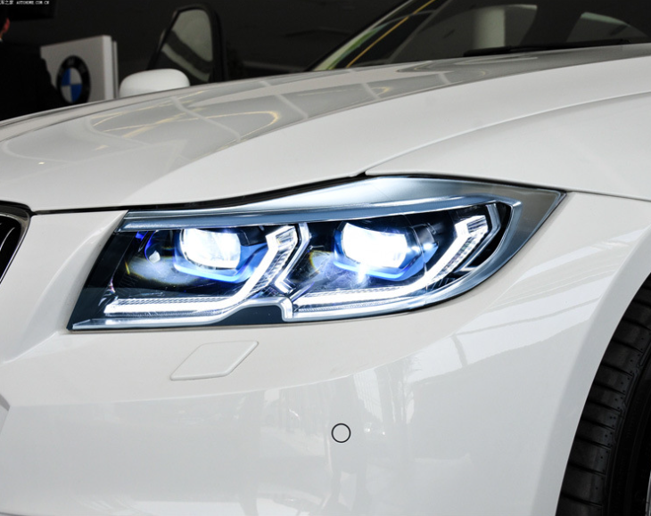 Par de Farol LED Modificado para BMW Série 3 E90 (2005-2012)