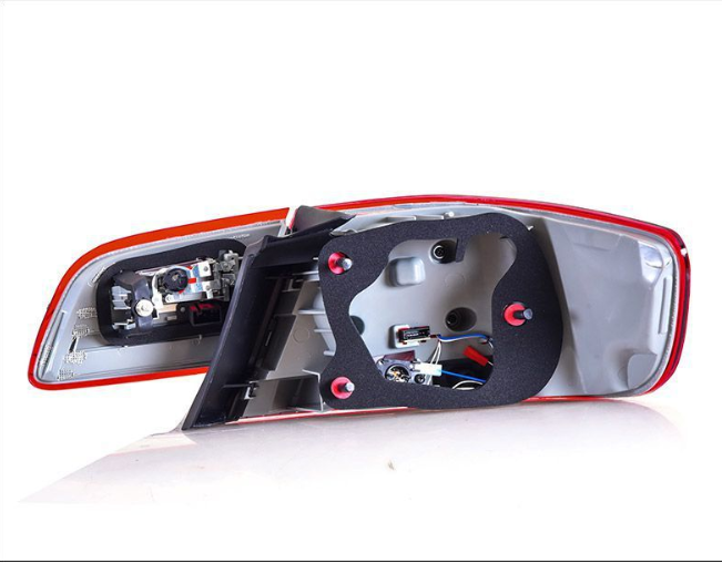 Conjunto de Lanterna Traseira para BMW Série 3 E92 (330, 335, M3) - Versão Americana com Pisca Dinâmico